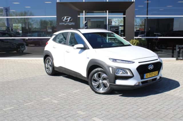 Hyundai Kona (2021) thumbnail 3