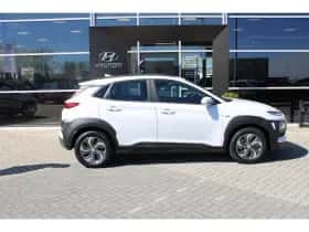 Hyundai Kona (2021) thumbnail 4