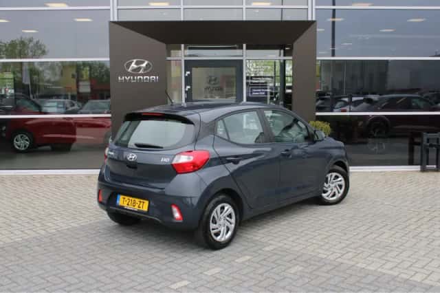 Hyundai i10 (2023) thumbnail 2