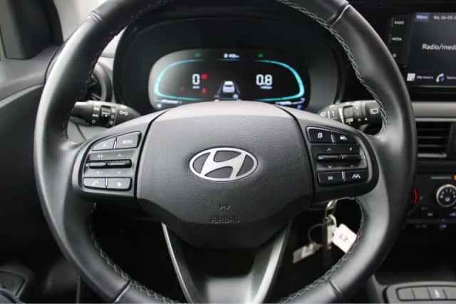 Hyundai i10 (2023) thumbnail 16