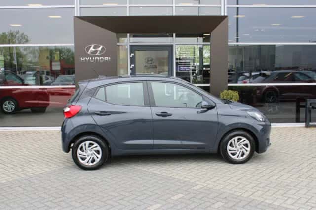 Hyundai i10 (2023) thumbnail 3