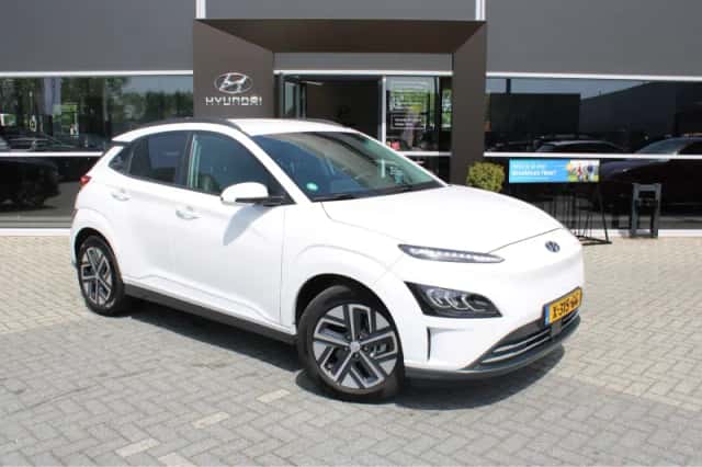 Hyundai Kona (2023) thumbnail 1