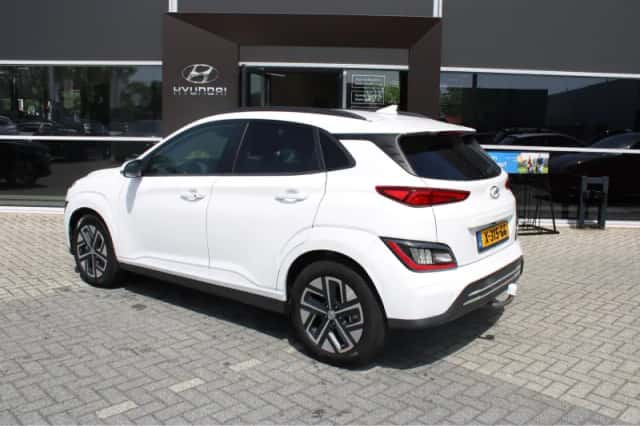 Hyundai Kona (2023) thumbnail 4