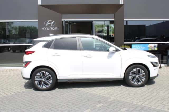 Hyundai Kona (2023) thumbnail 5