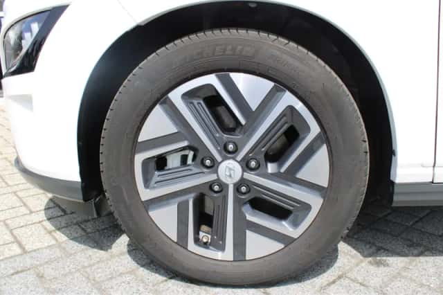 Hyundai Kona (2023) thumbnail 6