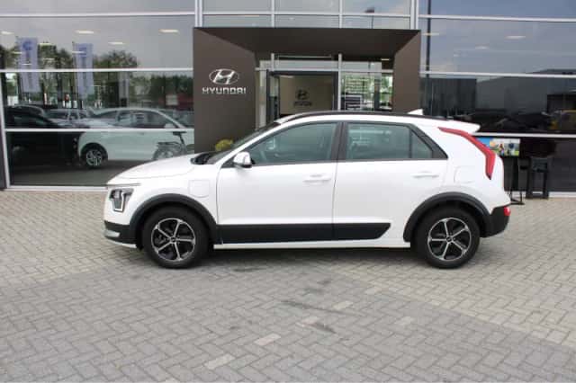 Kia Niro (2023) thumbnail 3