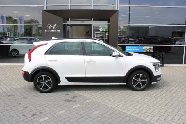Kia Niro (2023) thumbnail 4