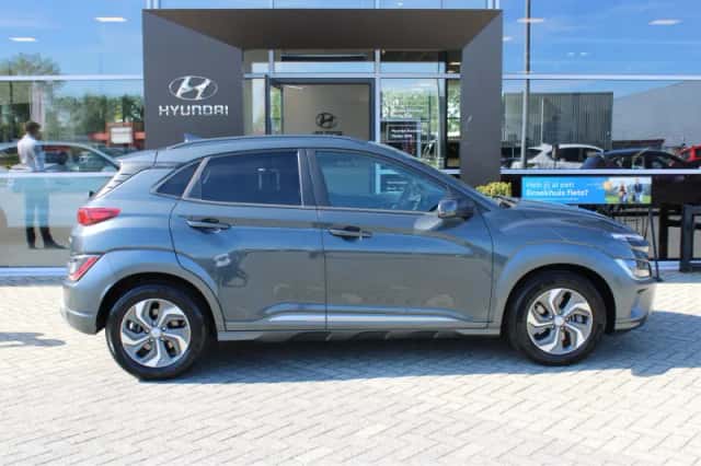 Hyundai Kona (2022) thumbnail 3
