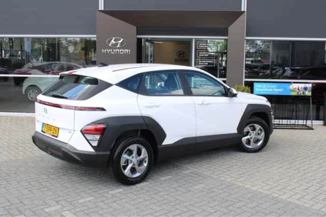 Hyundai Kona (2023) thumbnail 2