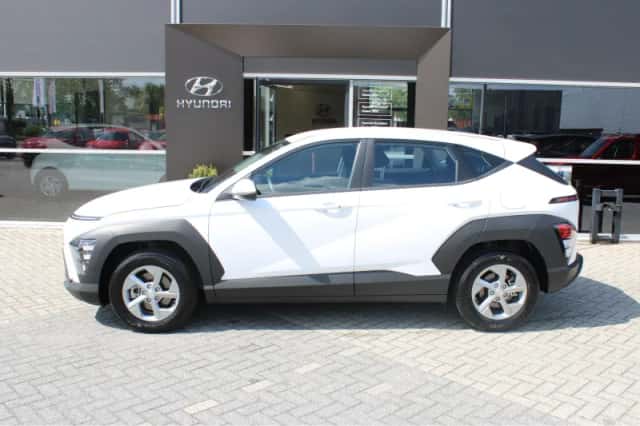 Hyundai Kona (2023) thumbnail 3