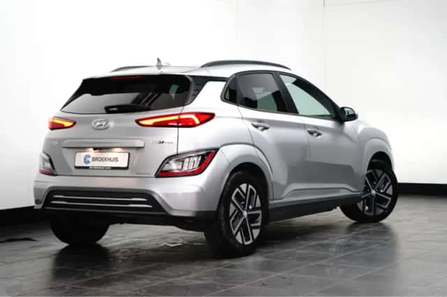 Hyundai Kona (2023) thumbnail 4