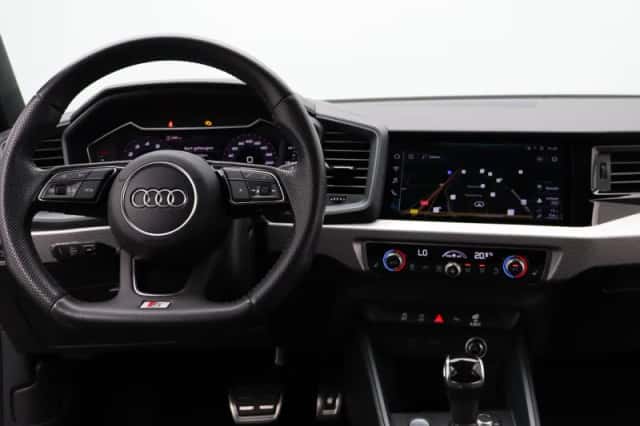 Audi A1 (2019) thumbnail 3
