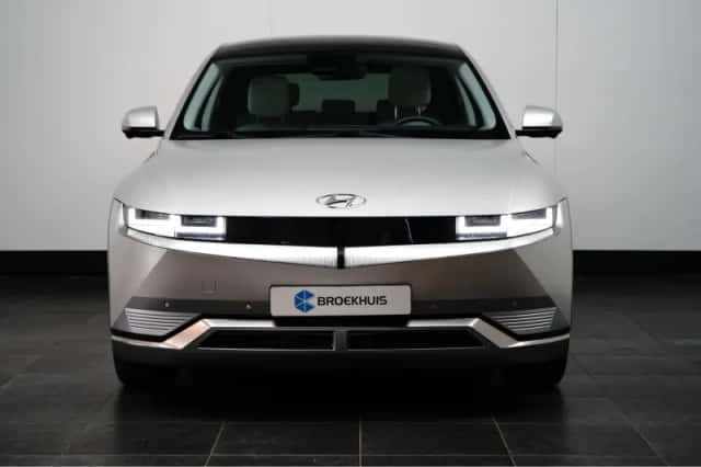 Hyundai Ioniq 5 (2023) thumbnail 2