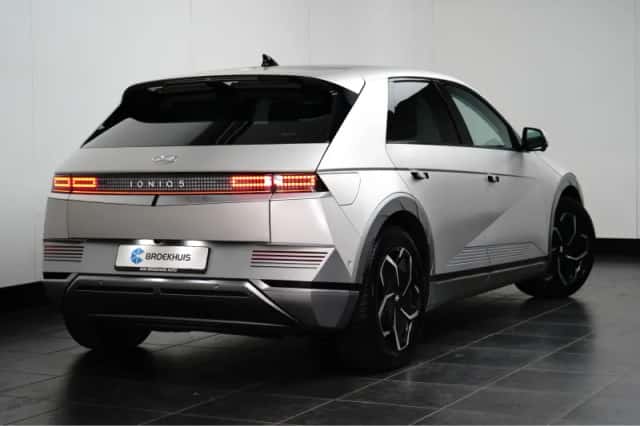 Hyundai Ioniq 5 (2023) thumbnail 4