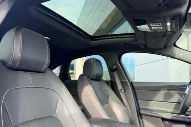 Jaguar XF (2017) thumbnail 13