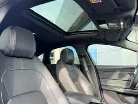 Jaguar XF (2017) thumbnail 13
