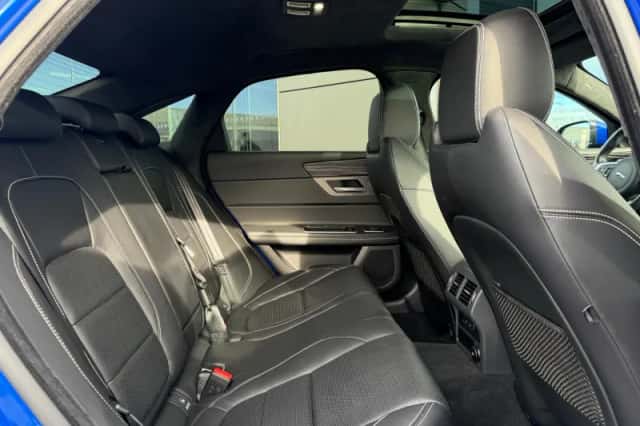 Jaguar XF (2017) thumbnail 14