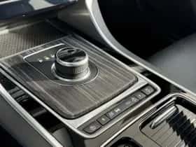 Jaguar XF (2017) thumbnail 17