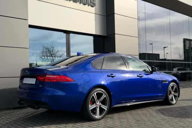 Jaguar XF (2017) thumbnail 7