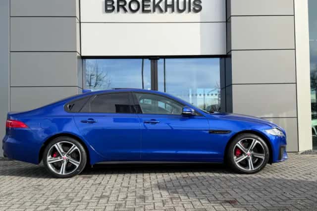 Jaguar XF (2017) thumbnail 8