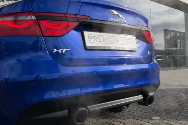 Jaguar XF (2017) thumbnail 10