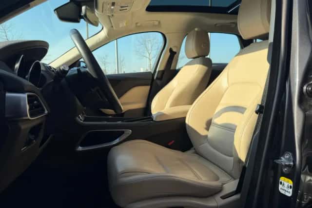 Jaguar F-Pace (2019) thumbnail 13