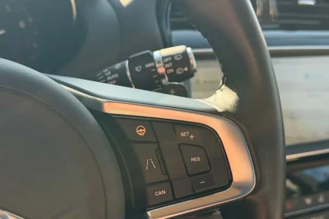 Jaguar F-Pace (2019) thumbnail 16