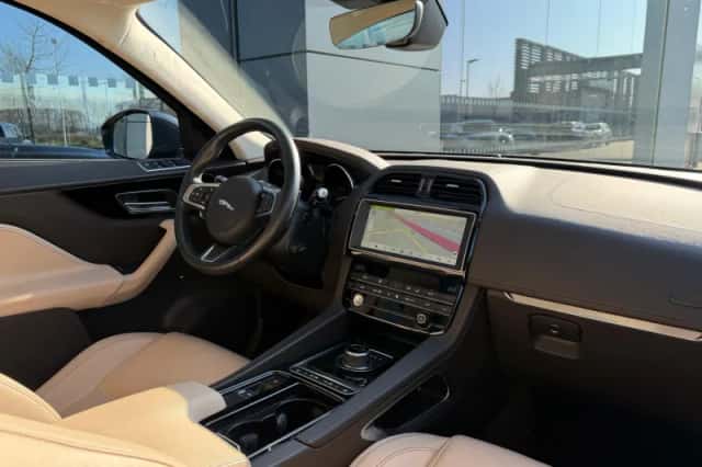 Jaguar F-Pace (2019) thumbnail 8