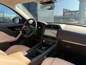Jaguar F-Pace (2019) thumbnail 8