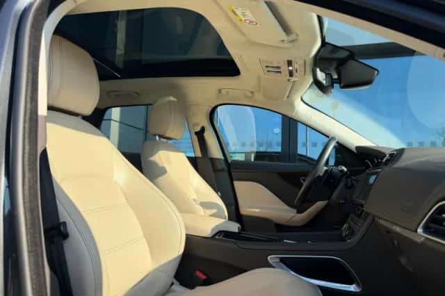 Jaguar F-Pace (2019) thumbnail 10
