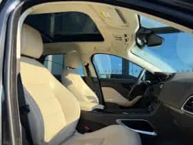 Jaguar F-Pace (2019) thumbnail 10