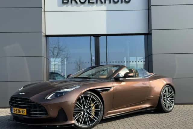 Aston Martin DB12 Volante (2024) thumbnail 1