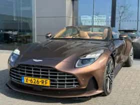 Aston Martin DB12 Volante (2024) thumbnail 2