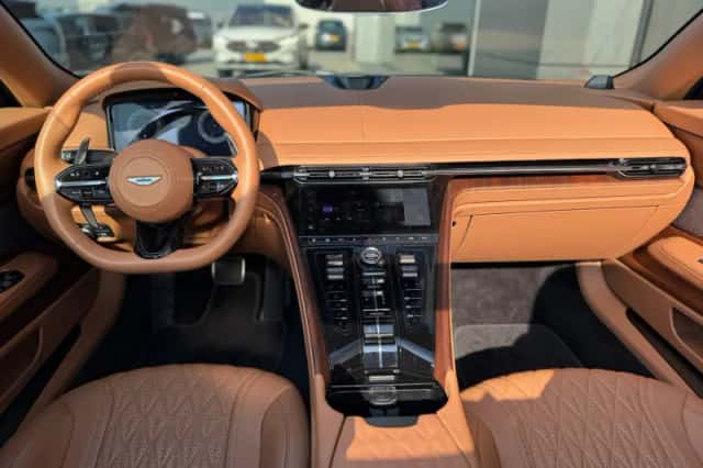 Aston Martin DB12 Volante (2024) thumbnail 14
