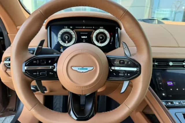 Aston Martin DB12 Volante (2024) thumbnail 15