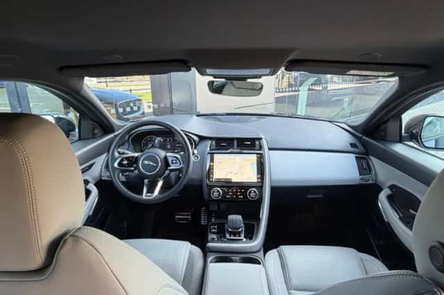 Jaguar E-Pace (2025) thumbnail 11