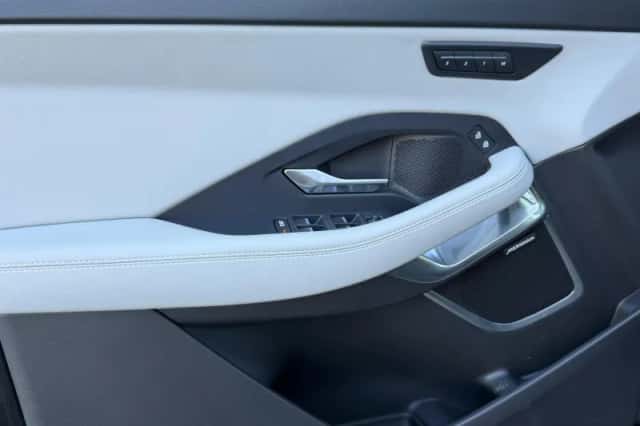 Jaguar E-Pace (2025) thumbnail 16