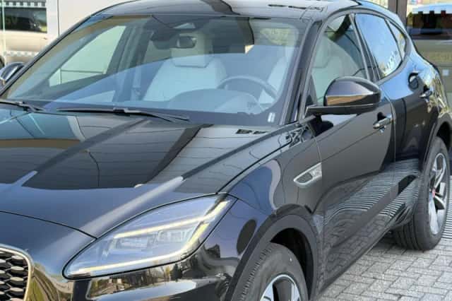 Jaguar E-Pace (2025) thumbnail 9