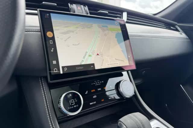 Jaguar F-Pace (2022) thumbnail 22