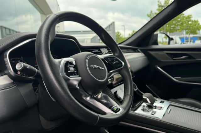 Jaguar F-Pace (2022) thumbnail 25