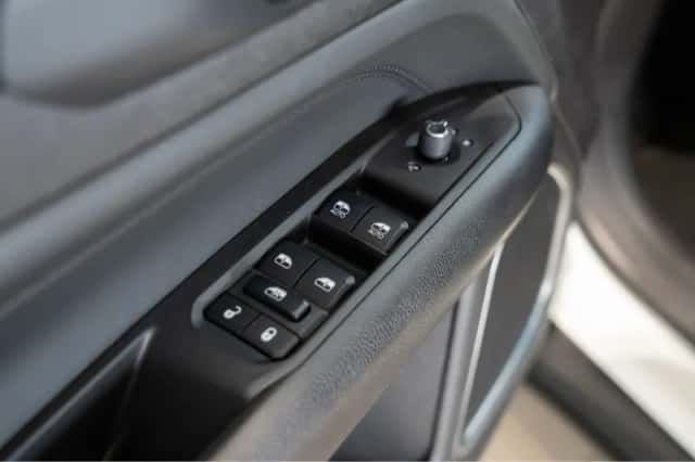 Jeep Compass (2023) thumbnail 16