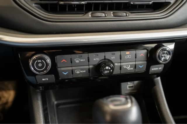 Jeep Compass (2023) thumbnail 28
