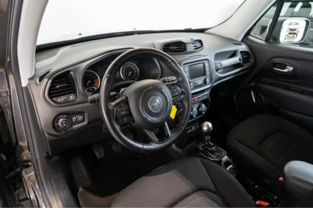 Jeep Renegade (2016) thumbnail 13