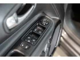 Jeep Renegade (2016) thumbnail 15