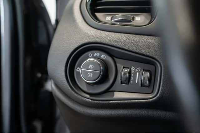 Jeep Renegade (2016) thumbnail 17