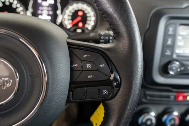 Jeep Renegade (2016) thumbnail 20