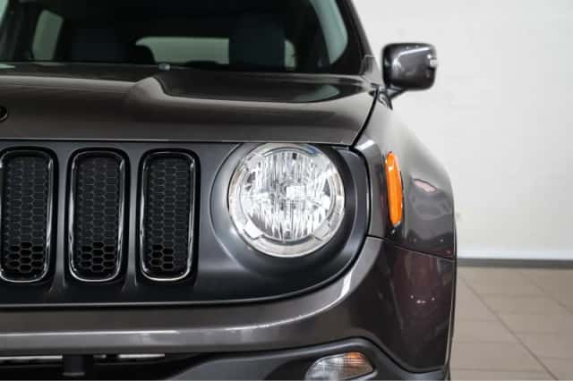 Jeep Renegade (2016) thumbnail 3