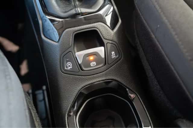 Jeep Renegade (2016) thumbnail 23