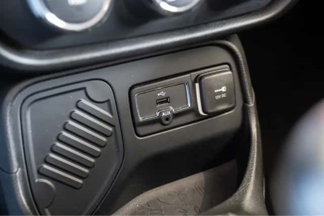 Jeep Renegade (2016) thumbnail 25