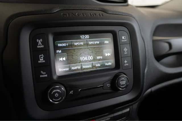Jeep Renegade (2016) thumbnail 27